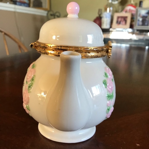 San Francisco Music Box Co. Friendship Tea Kettle Music Box: My Favorite Things - Picture 3 of 6